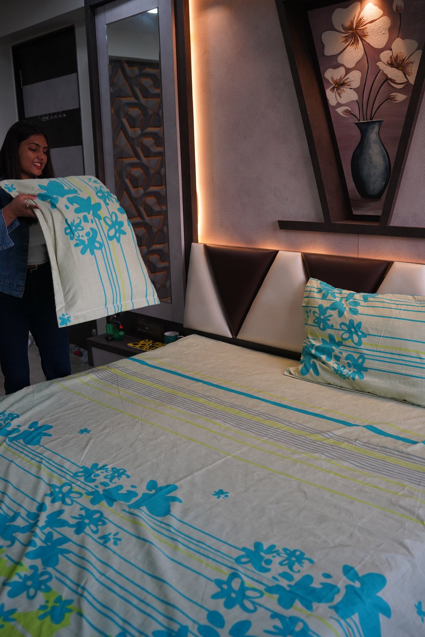 Somora Premium King Size Bedsheet (108" x 108"): 400 TC